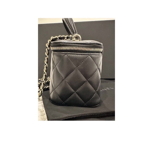 CHANEL Black Quilted Vanity Crossbody with Gold Hardware - Picture 6 of 12
